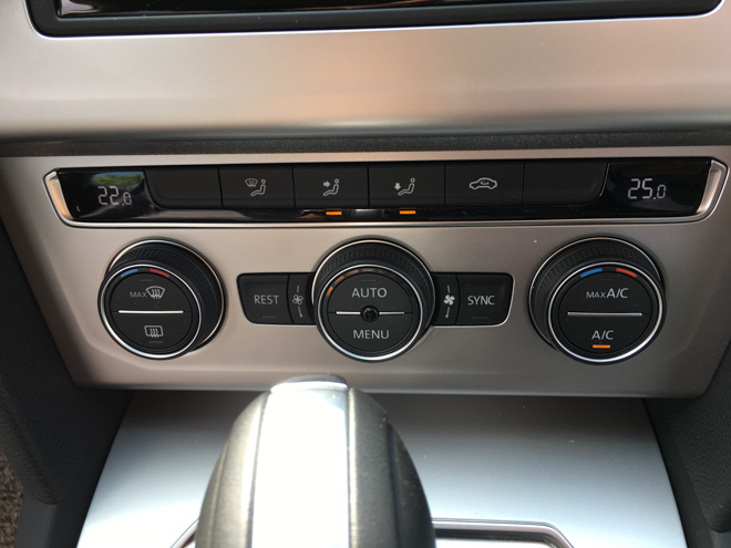 Soi chi tiết Volkswagen Passat 2018 giá 1,4 tỷ đồng: Đối thủ Toyota Camry